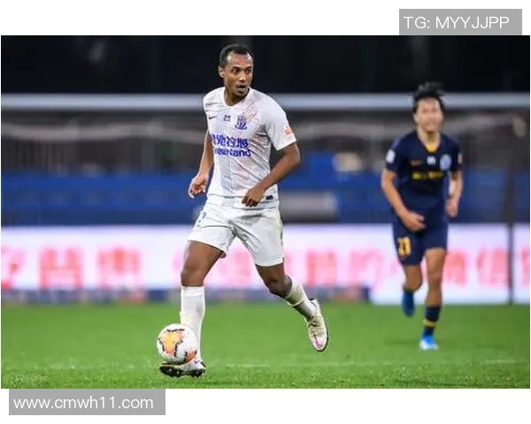 瓦拉内在皇马的辉煌岁月与年轻冠军中卫的意外退役之路